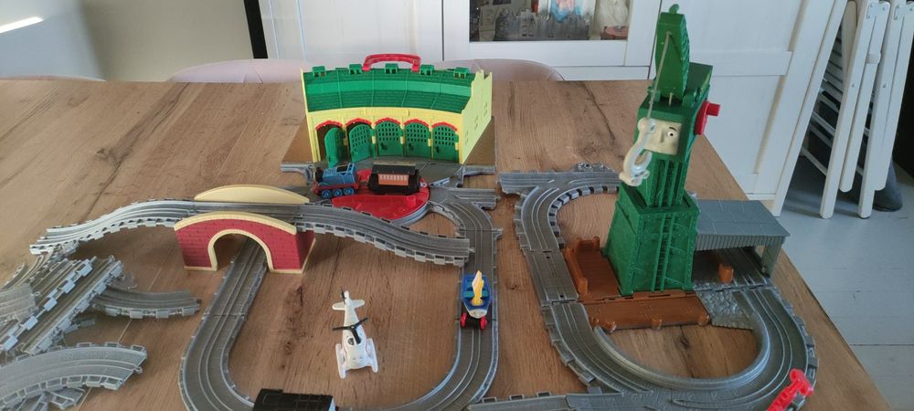 Zestaw Tomek i przyjaciele, Domkowo i dźwig Karolek