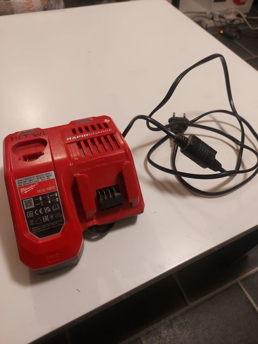 Ударний шуруповерт Milwaukee M18 FID,плюс швидка зарядка і акумулятор3