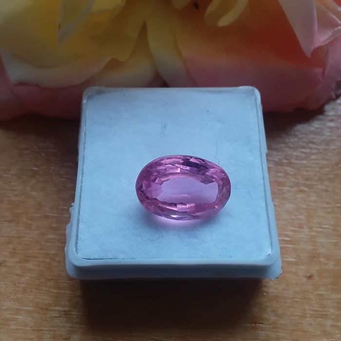 kunzite cor-de-rosa em corte oval — 7.05 ct