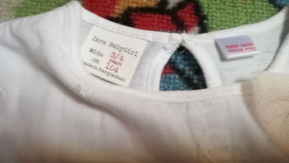 Varias roupas de menina