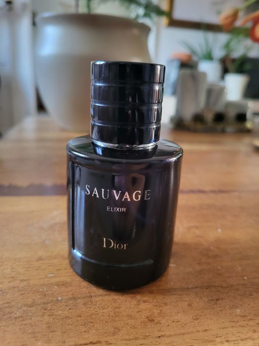 Pusta butelka po Savage Dior perfum