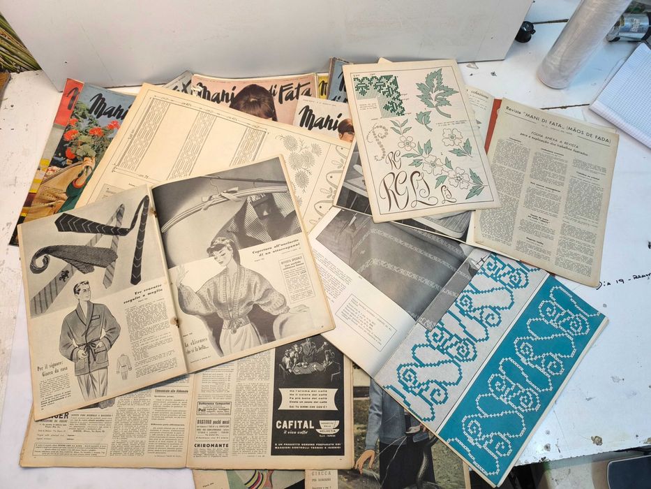 Revistas antigas de moda e bordados Mani di Fata ( 33 -algumas datas de 1952-1967)