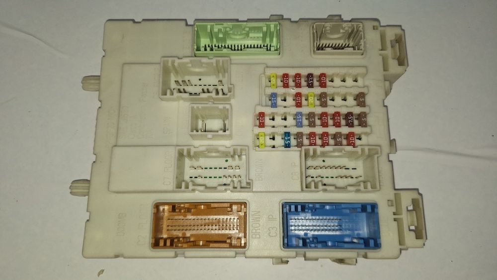 Caixa de fusíveis Volvo V40