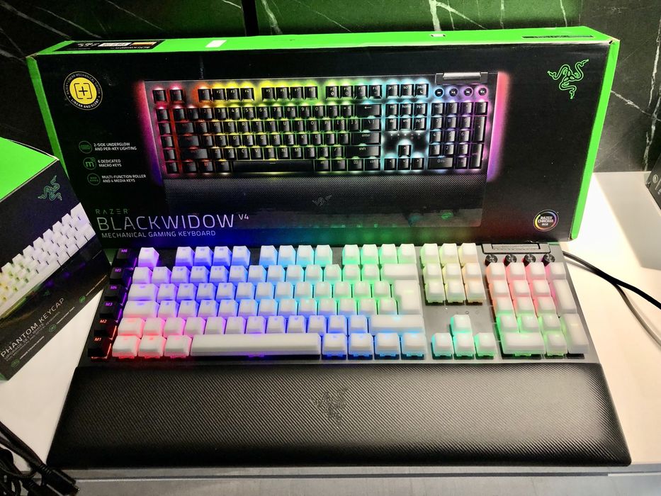 Клавіатура razer blackwidow v4