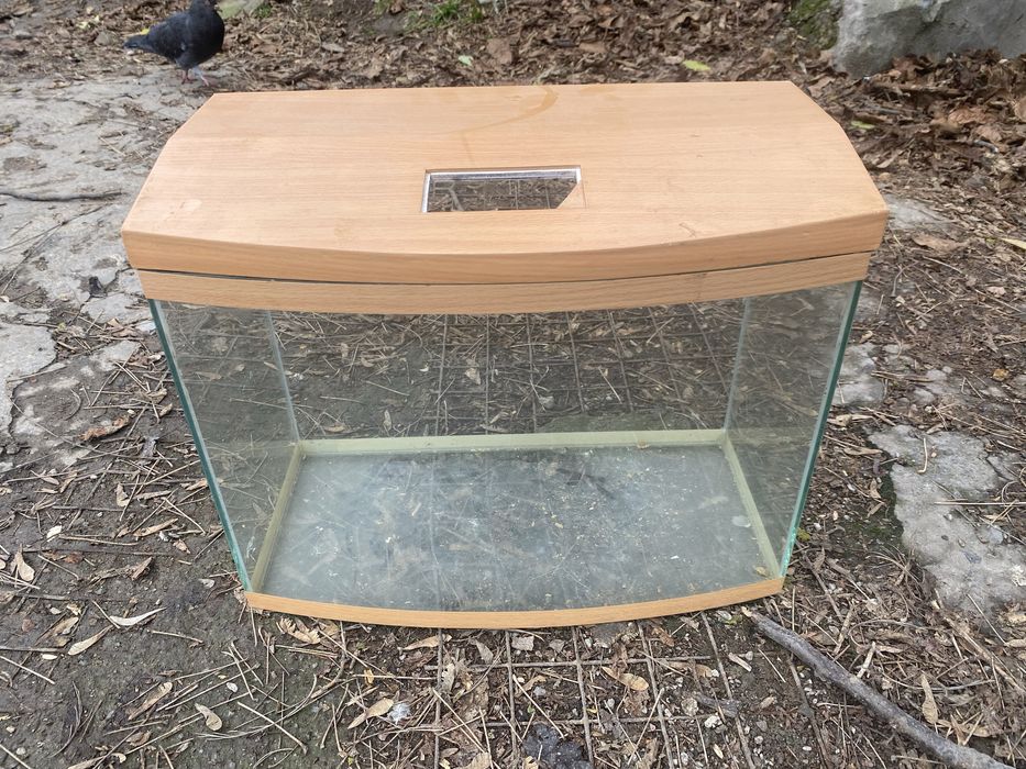 Продам аквариум приблезительно 30 литров