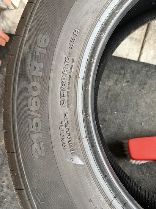 Dois Pneus Coninental 215/60 R16