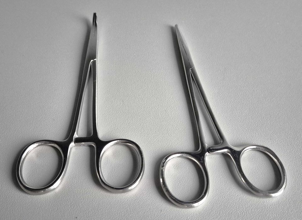 Zestaw 2 szczypiec do piercingu pielęgnacji zwierząt samoblokujące się