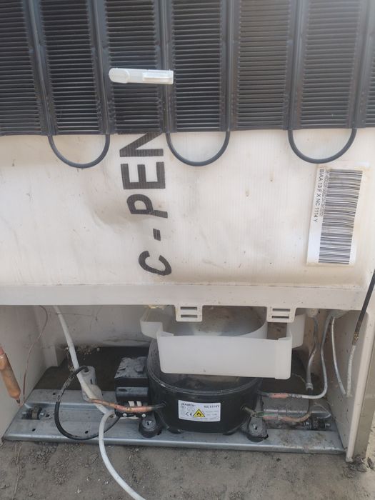 półki szklane  półka szyba  i lodówka Indesit BIA13FXNC