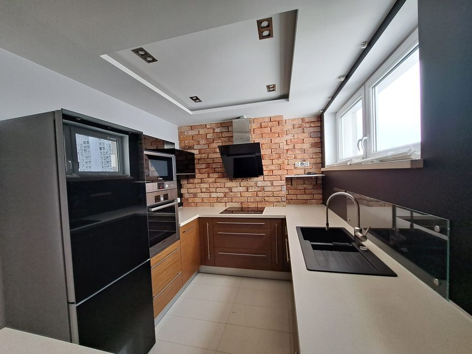 2 pokoje/oddzielna kuchnia/balkon/miejsce postojowe/komórka lokatorska/ul.Zatorska