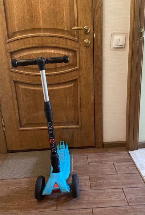 Якісний Самокат Explore трьохколісний сяючі колеса трёхколесный светит