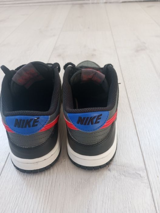 Кросівки фірми nike