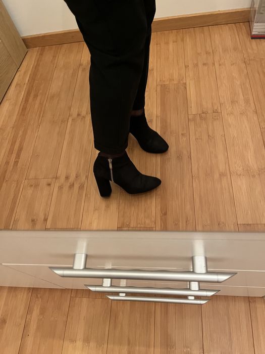 Zamszowe botki na obcasie pull&bear 36