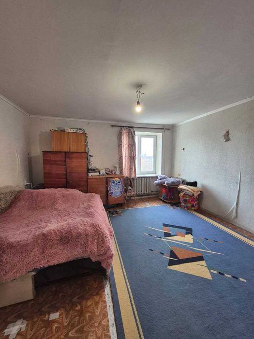 продаж трикімнатної квартири по вул. Захисників України