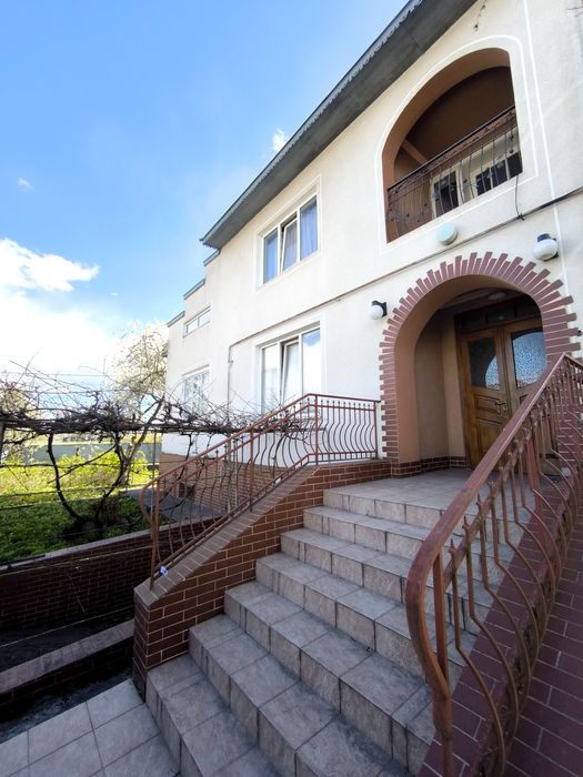 Будинок продаж  Городенка є відео