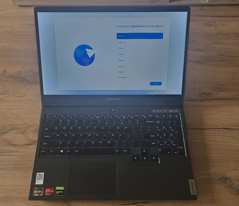 Sprzedam laptop Lenowo Gtx1650 ssd 512 ram 8 GB na gwarancji