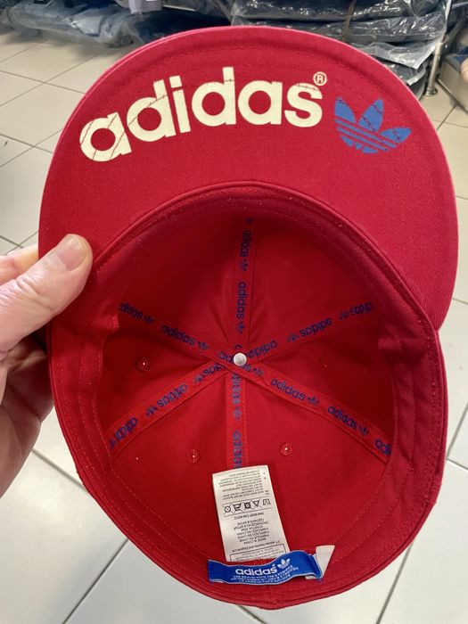 Бейсболка Adidas. Обємна вишивка. Червона. Оригінал.