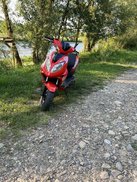 Продам скутер 600$ торг