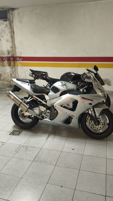 Honda cbr 929  aceito troca super motard etx