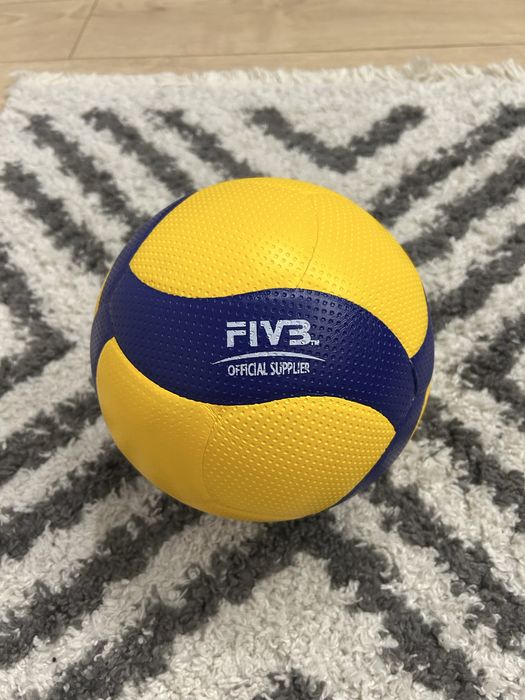 Волейбольний мʼяч Mikasa v200w