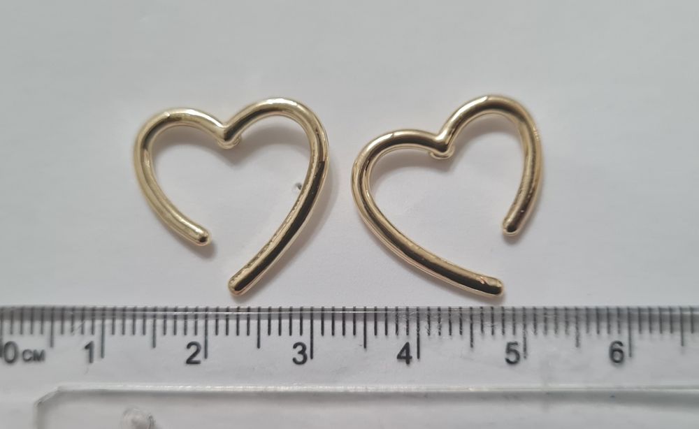 Kolczyki serca koloru złotego