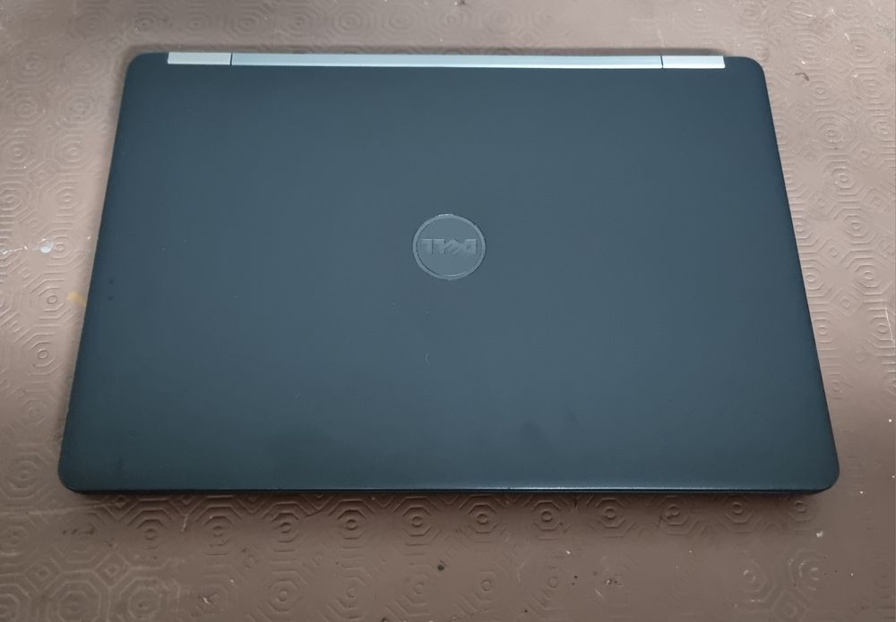 Dell 5470 / I7-6600U / 8gb / 256SSD / R7 M360