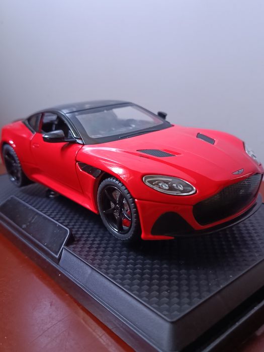 Модель Aston Martin DBS Superleggera 1/24