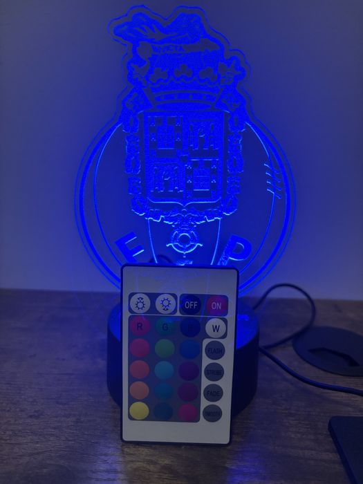Escudos de qualquer equipa do mundo com base led