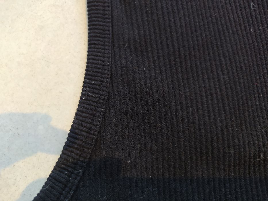 Czarny prążkowany crop top Stradivarius r. M