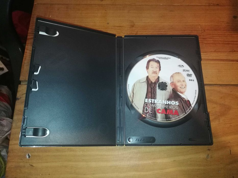 ESTRANHOS COMPANHEIROS DE CAMA 	DVD (legendagem em Português)