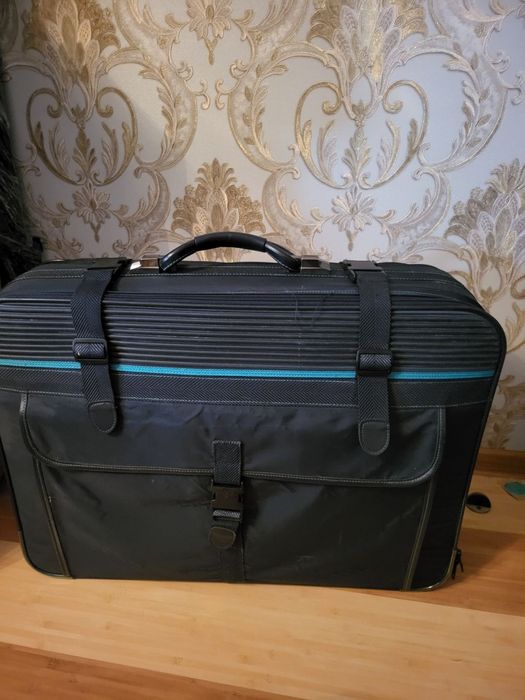 Чемодан большой на колесиках