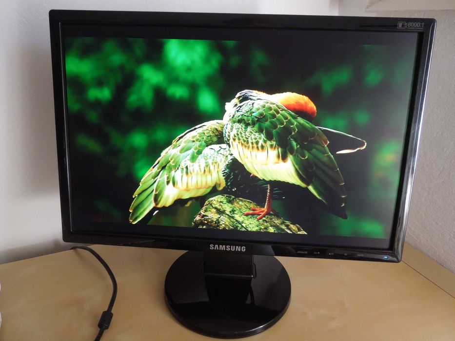 Monitor Samsung 943NWX - 19" - em óptimo estado com cabo de alimentação e cabo vga