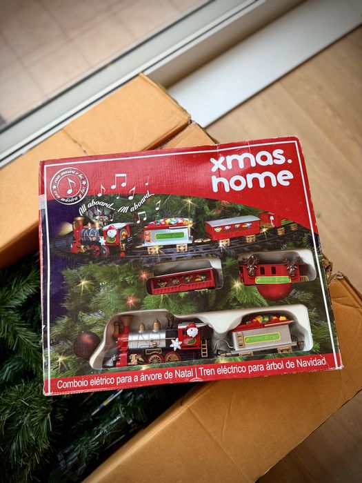 Vendo Árvore de Natal Leroy Merlin A5 + Comboio do Pai Natal