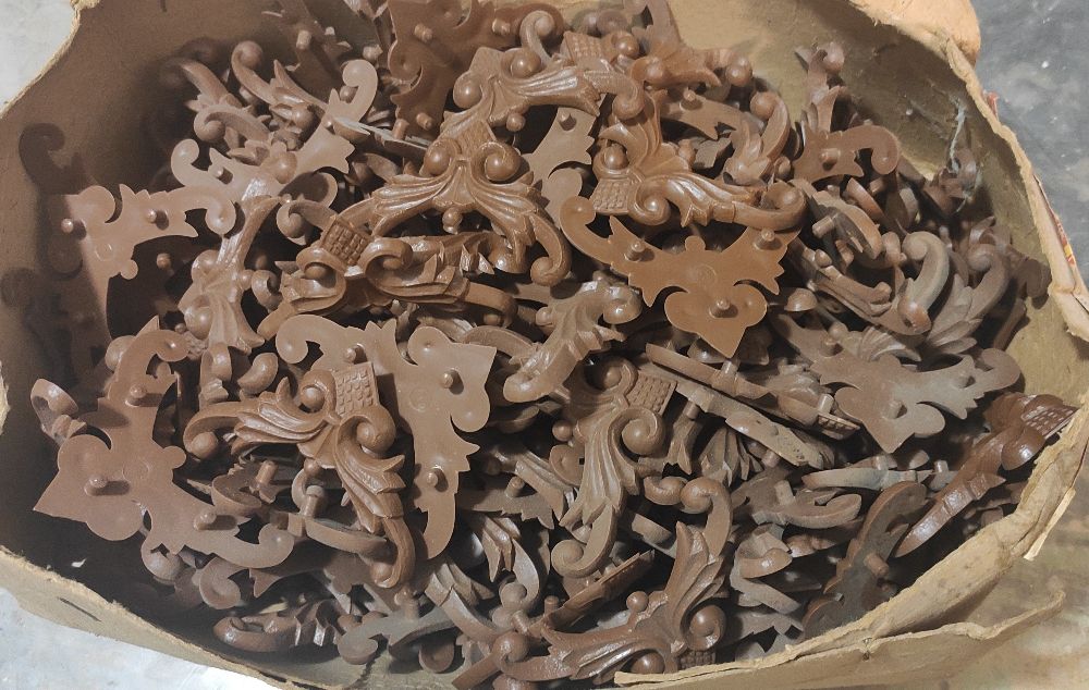 Фурнітура накладки меблеві.