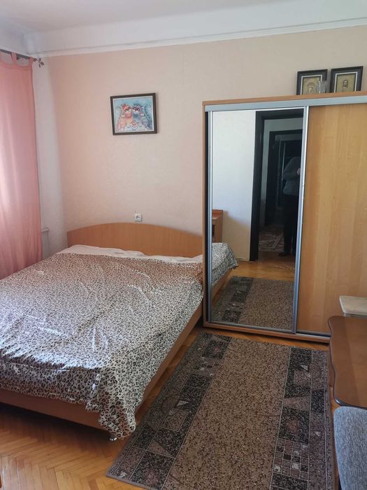 М."Лівобережна"-15 хвилин автобусом. Оренда 3-х кімнатної квартири.