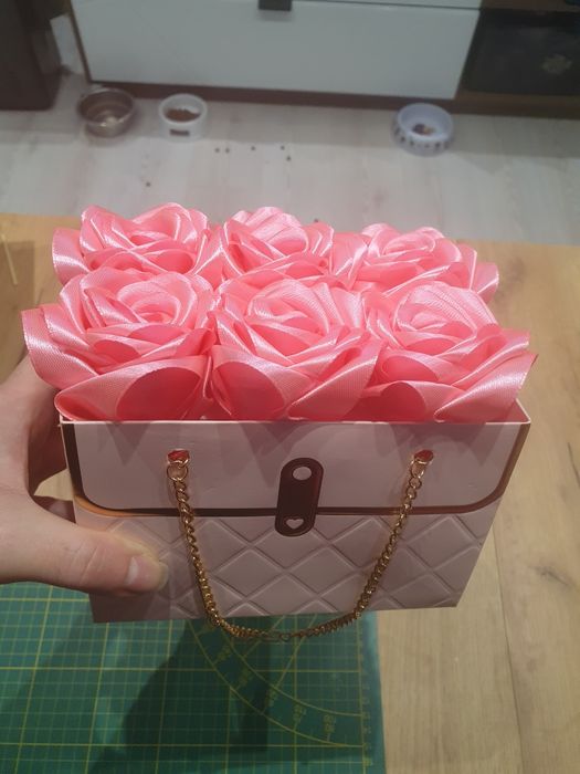 Flowerbox róże ze wstążki
