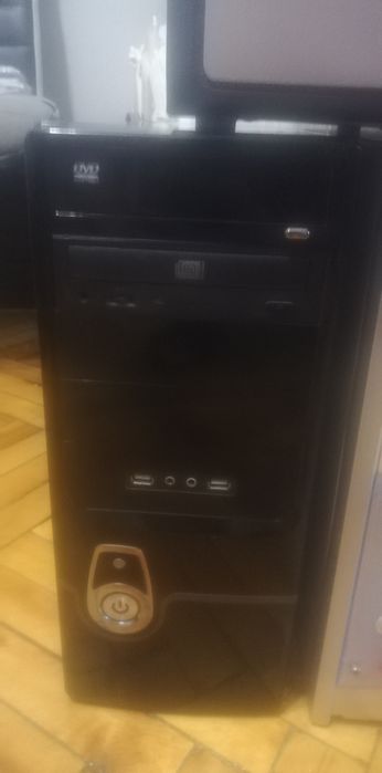 Комп'ютер для роботи (системний блок, монітор, клавіатура, мишка)