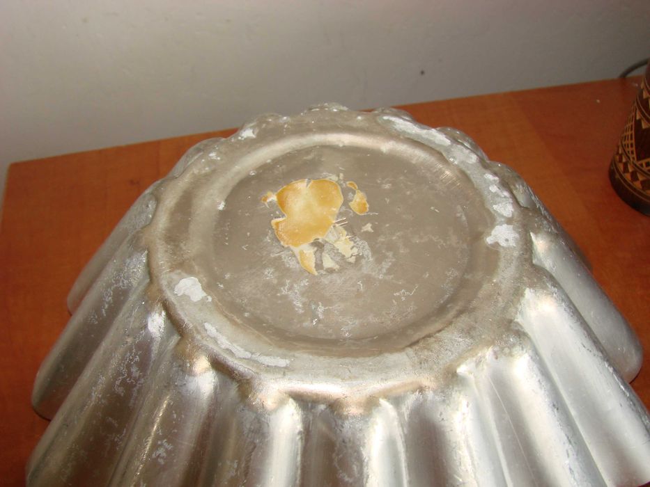 aluminiowa foremka na babkę PRL