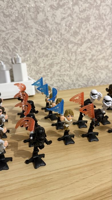 10 фігурок kinder Star Wars залишився  боба фет!