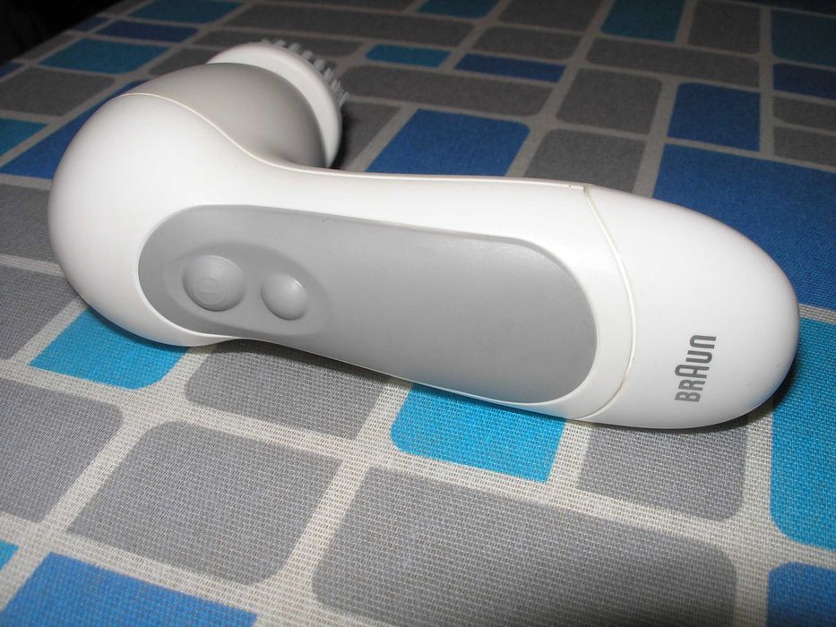 Щітка для чистки лиця  Braun