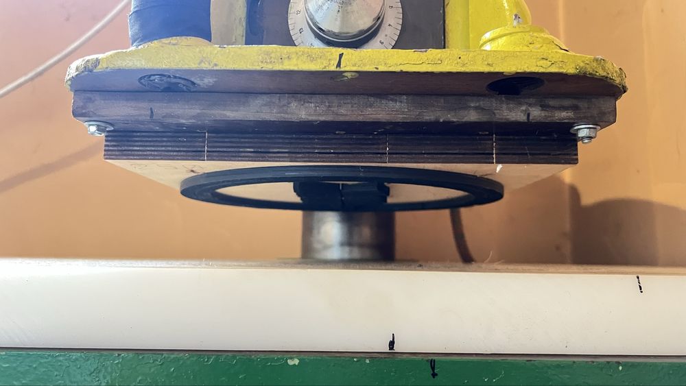 Гідравлічний вирубний пресс Svit