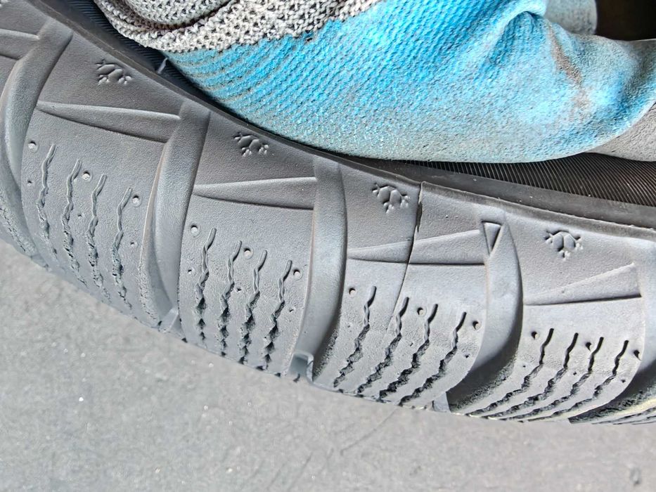Шини зимові R17 225/55 101V XL Goodride комплект не дорого продам