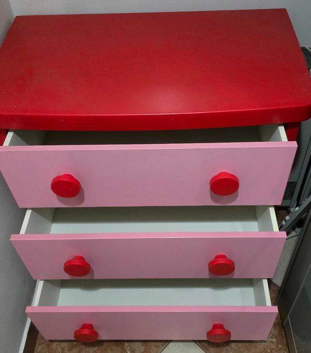 Mobília p/quarto de criança cor de rosa (oferta)