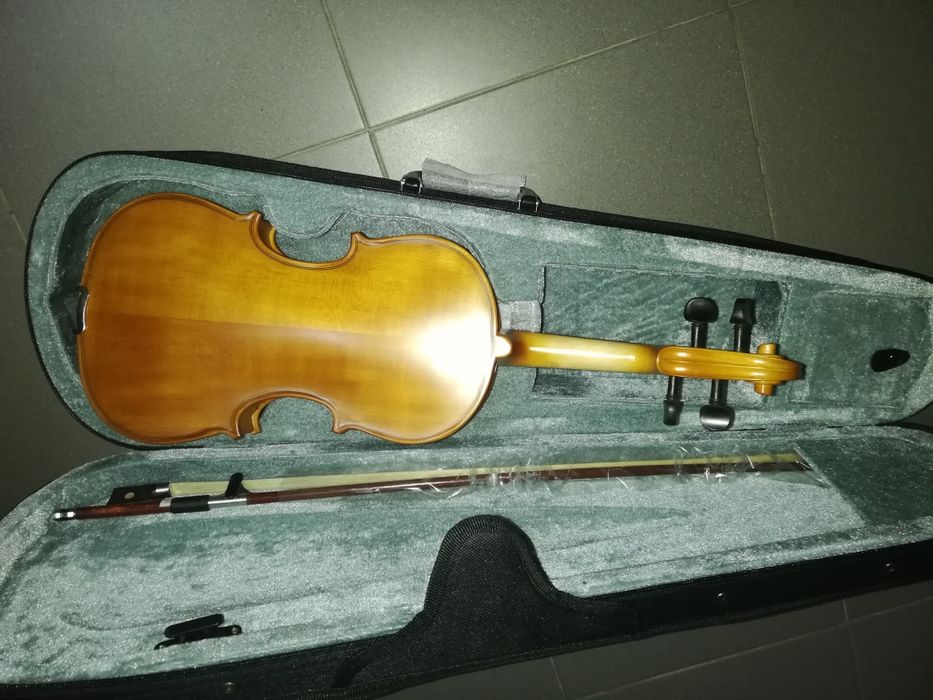 Violino de madeira novo