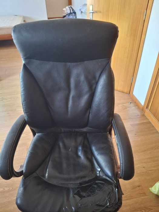 mesa escritório e móvel de gavetas