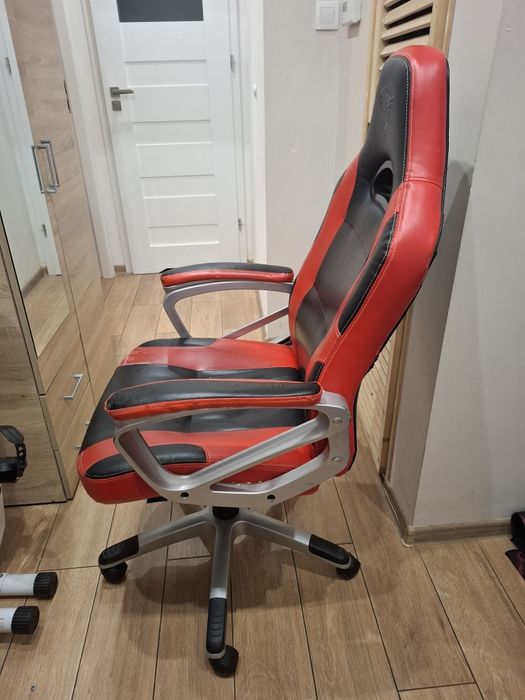 Fotel Trust, model GXT 705 Ryon
