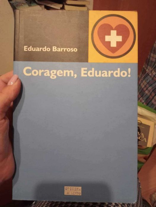 Livros variados em bom estado