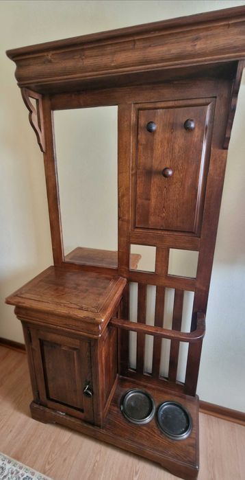 Móvel centenário em madeira - Hall de entrada / Bengaleiro