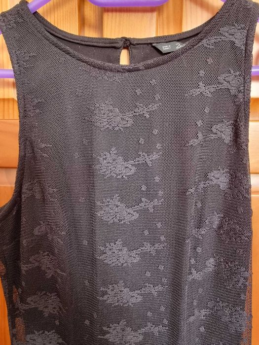 Vestido curto e justo preto com renda Zara, tamanho S