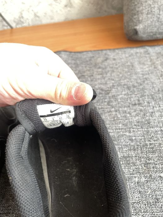 Прдам кросівки nike.