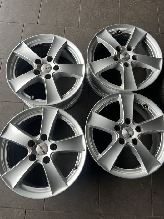 Felgi 16 5x114.3 Kia Hyundai Mazda Dezent